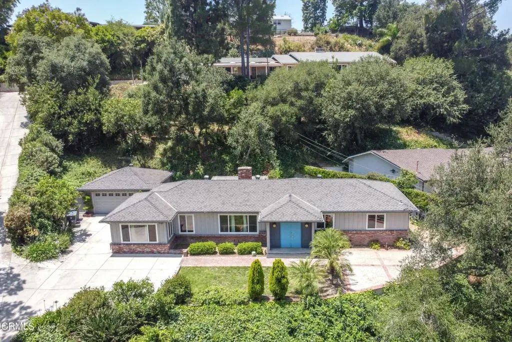1290 Club House Drive, Pasadena