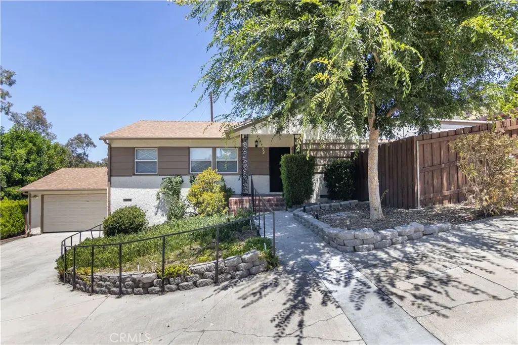 22436 Ave San Luis, Woodland Hills
