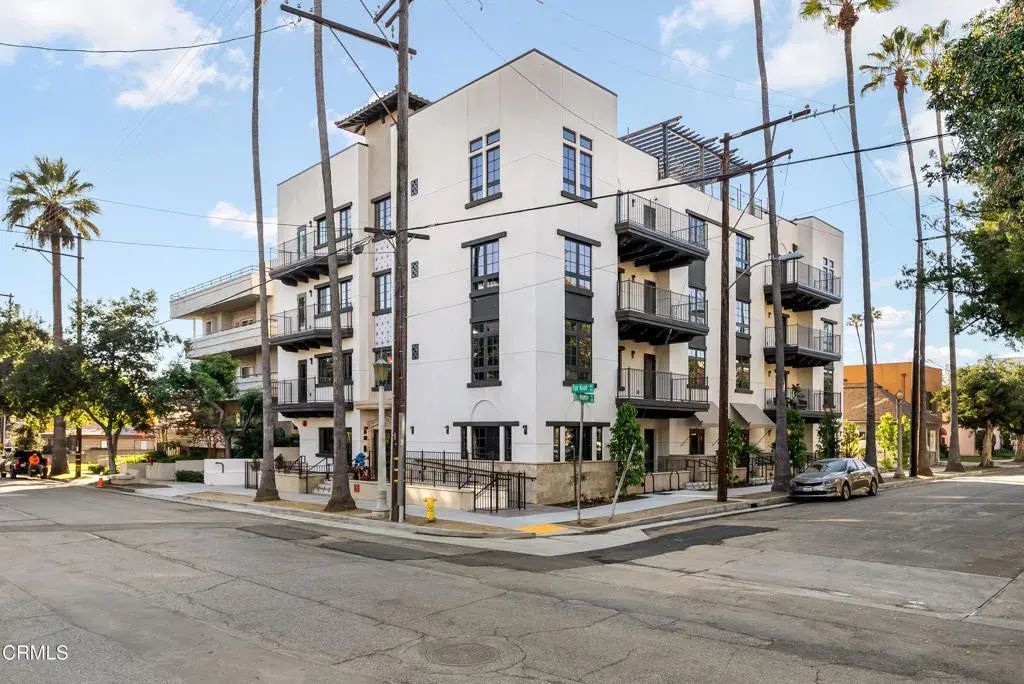 139 S Oak Knoll Avenue 104, Pasadena