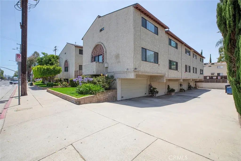 7409 Woodman 107, Van Nuys