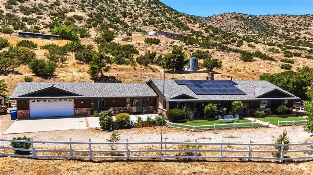 1661 Twin Butte, Acton