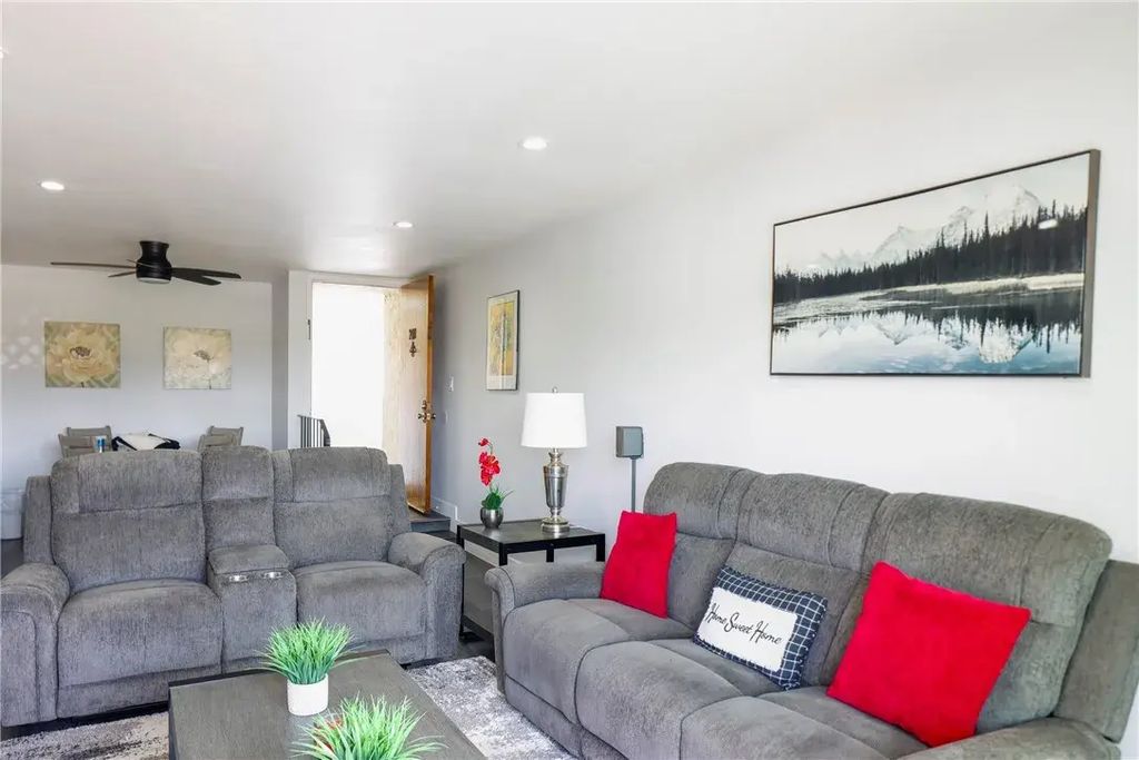 3565 Linden, Long Beach