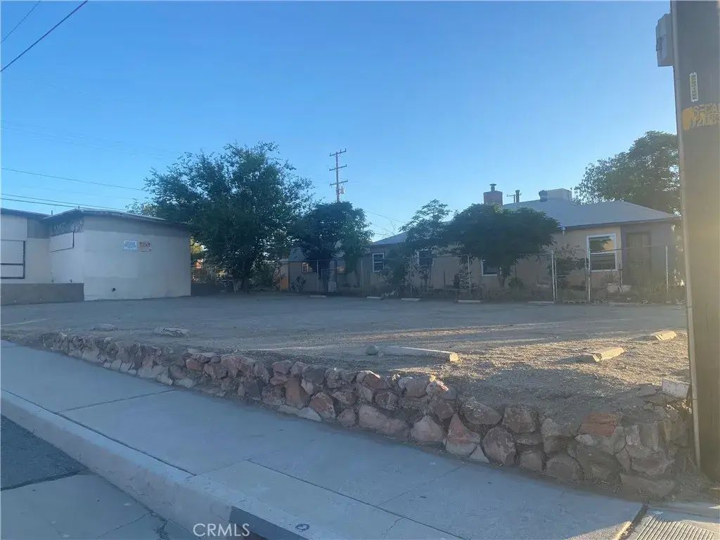 200 S 1st, Barstow