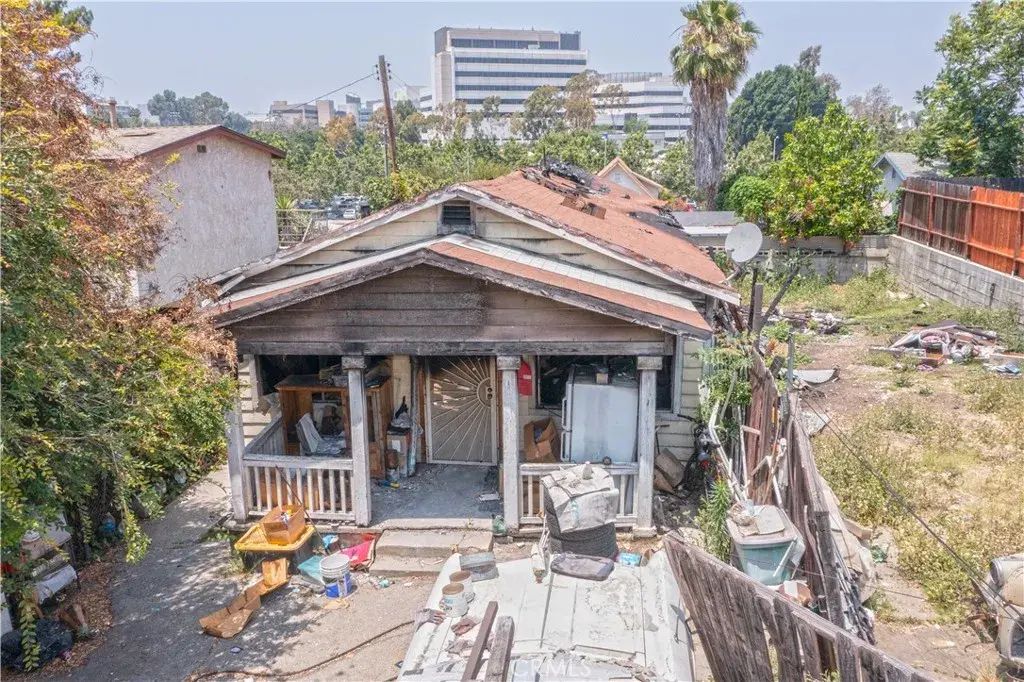 1517 Ricardo, Los Angeles