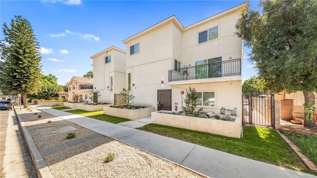 17158 Chatsworth Street 4, Granada Hills