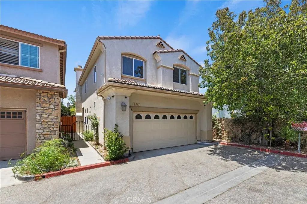 8541 Thunderbird, North Hills