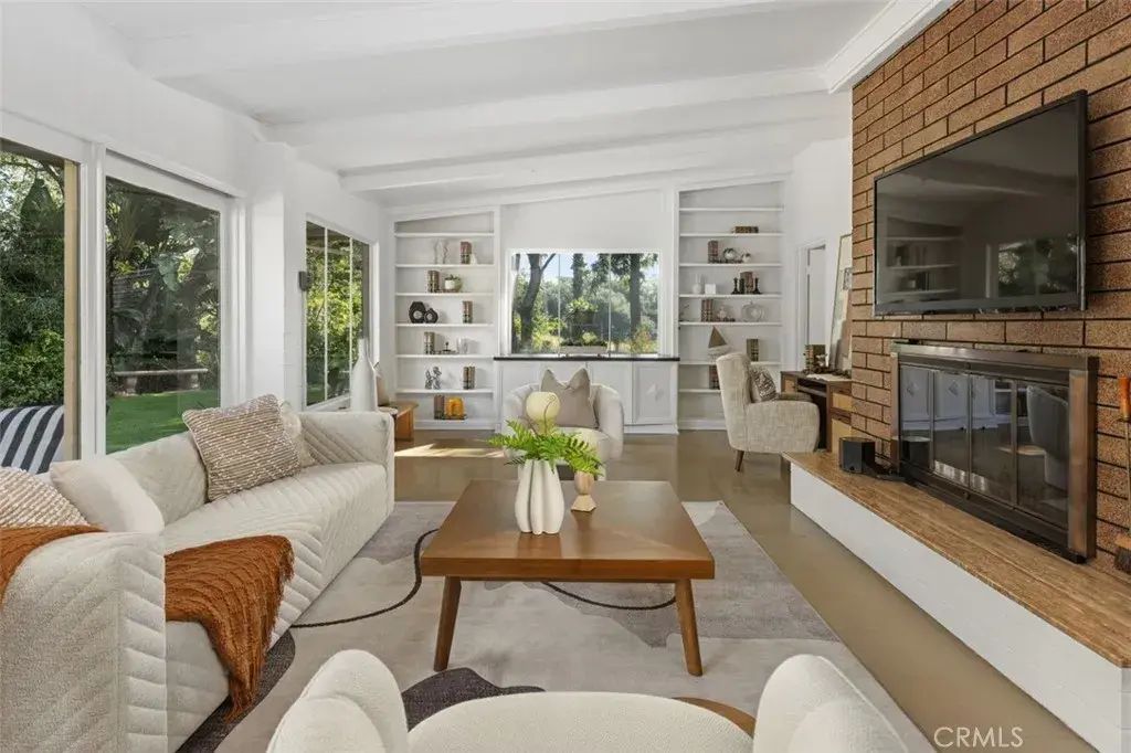 444 Oneida Drive, Pasadena