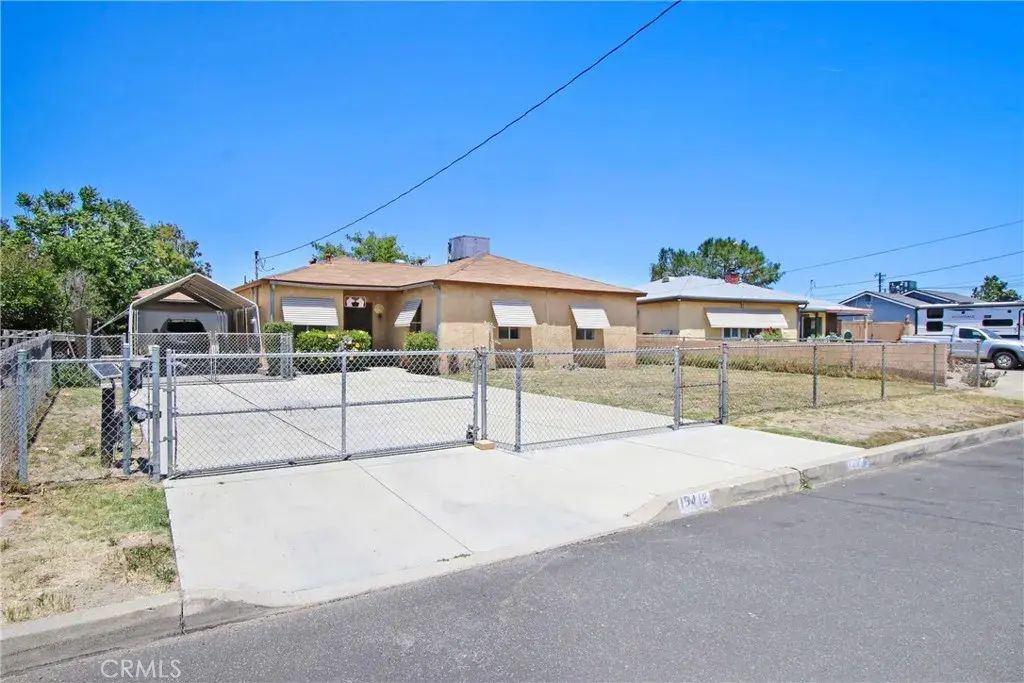 15412 Pine, Fontana
