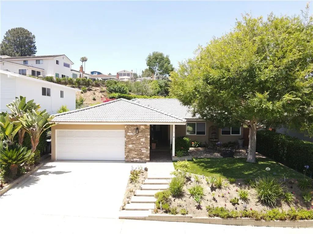 26409 Via Desmonde, Lomita