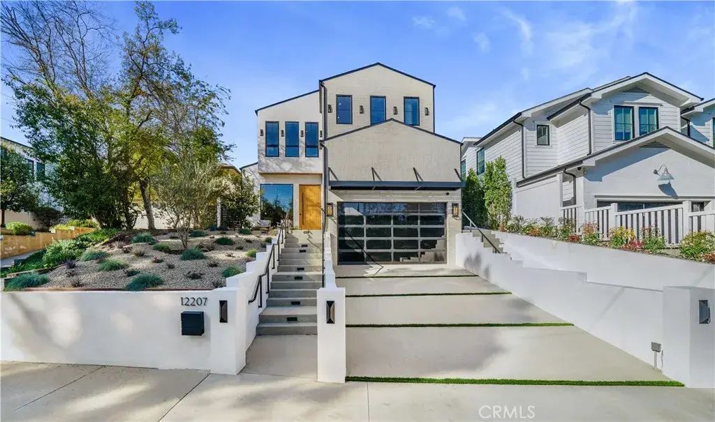 12207 Valleyheart Drive, Studio City