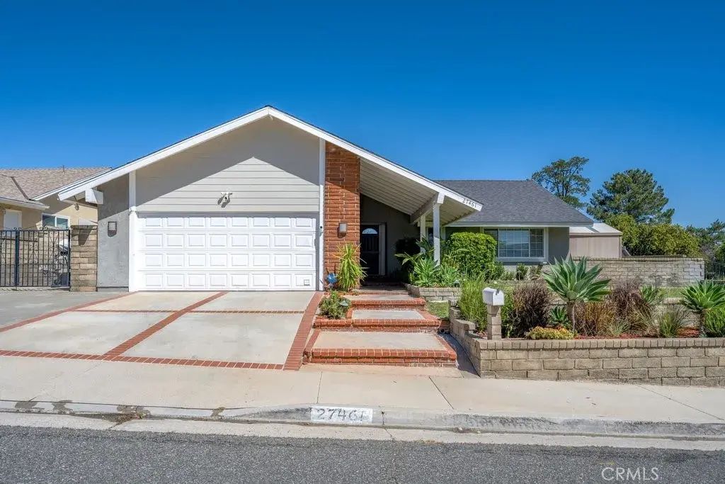 27461 Garza, Saugus
