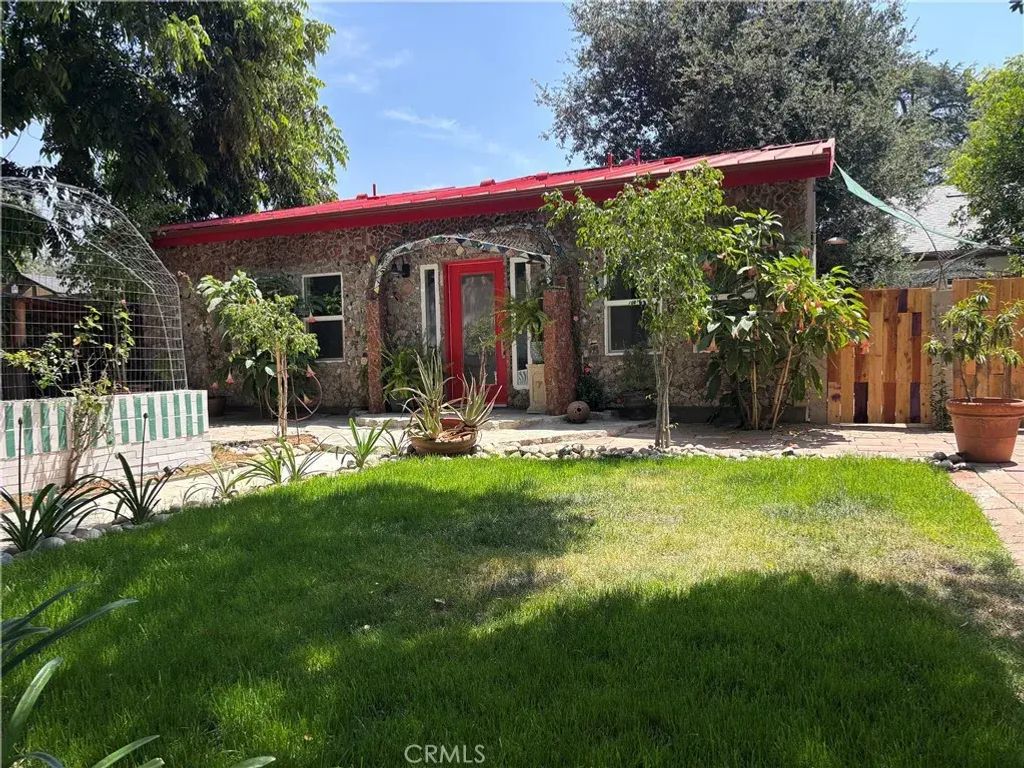 1802 N Raymond Avenue, Pasadena