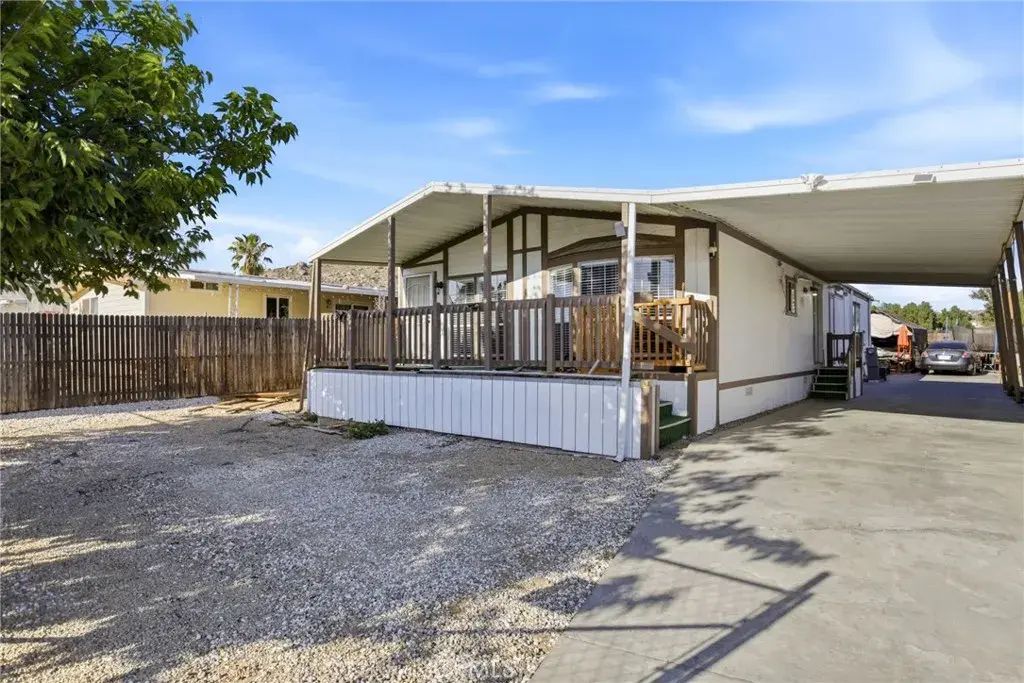 25114 Avenida Valencia, Homeland