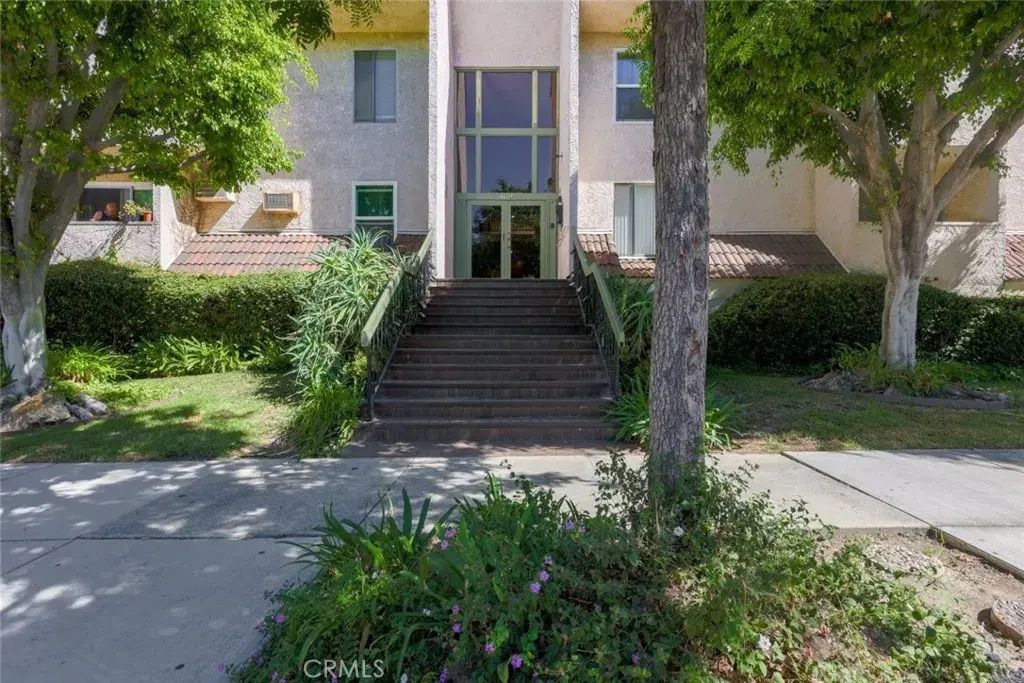 409 Burchett Street 318, Glendale