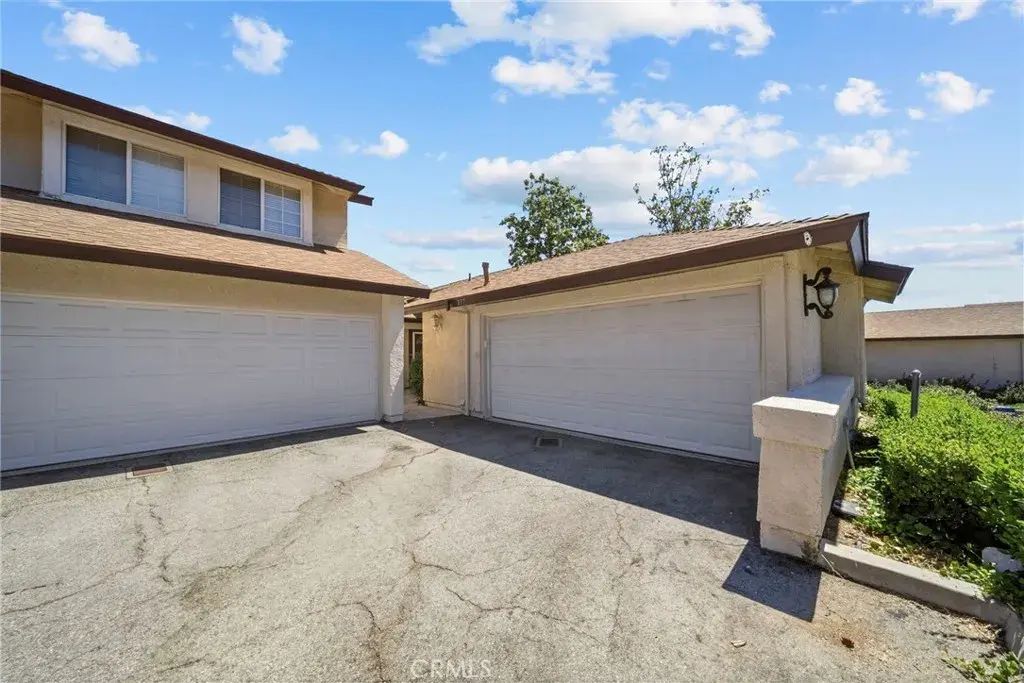22935 Banyan 277, Saugus