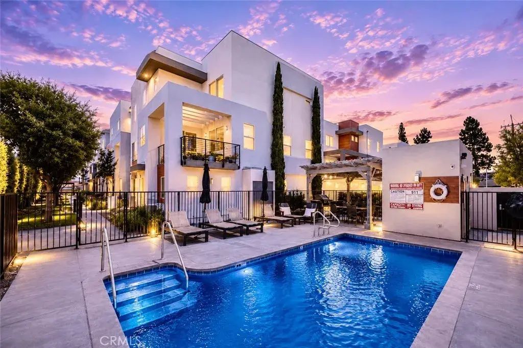 8459 Tweedy Ln, Downey