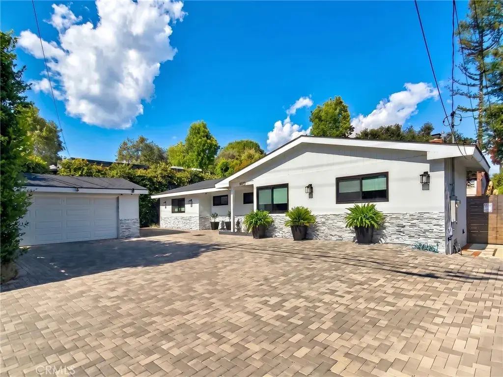 1023 Atlee, La Canada Flintridge