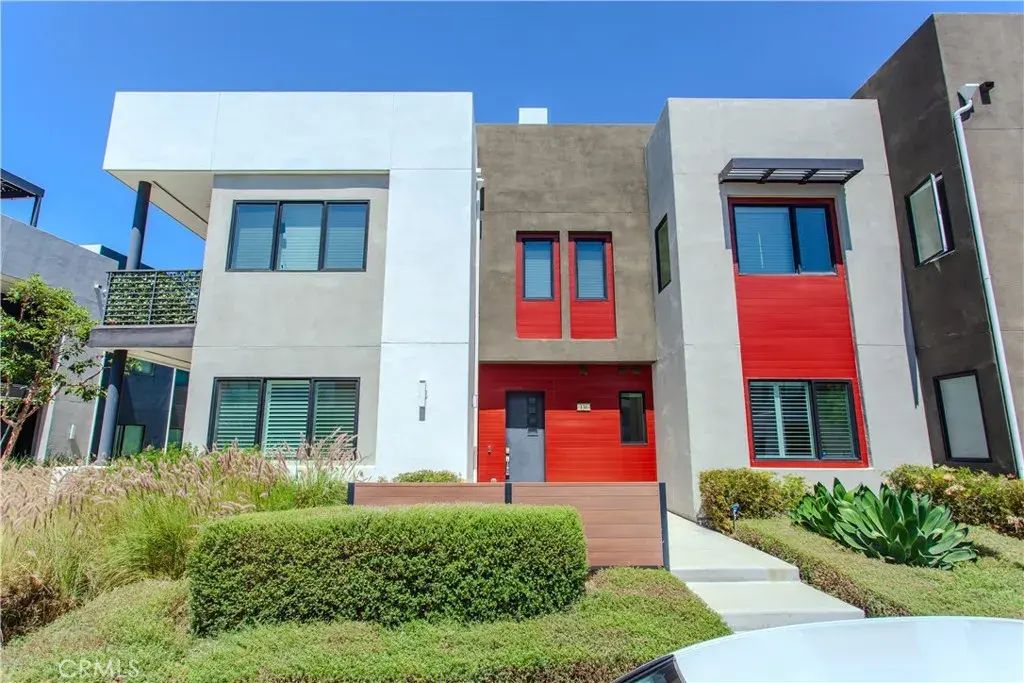 130 Waypoint, Tustin