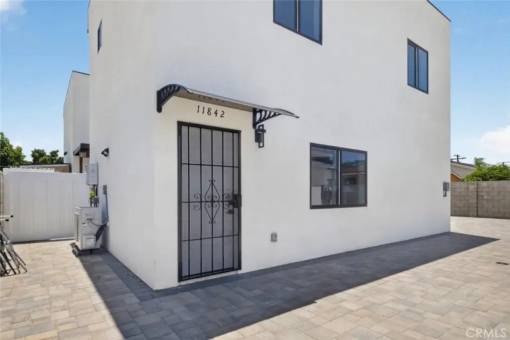 11842 Arminta Street, North Hollywood