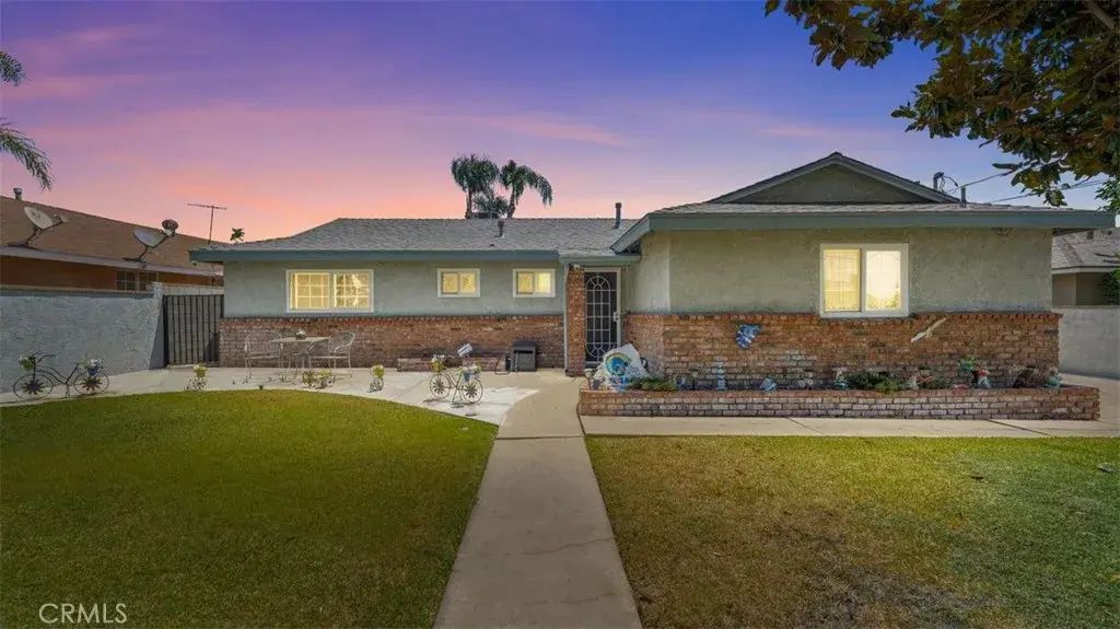 12745 Oaks, Chino