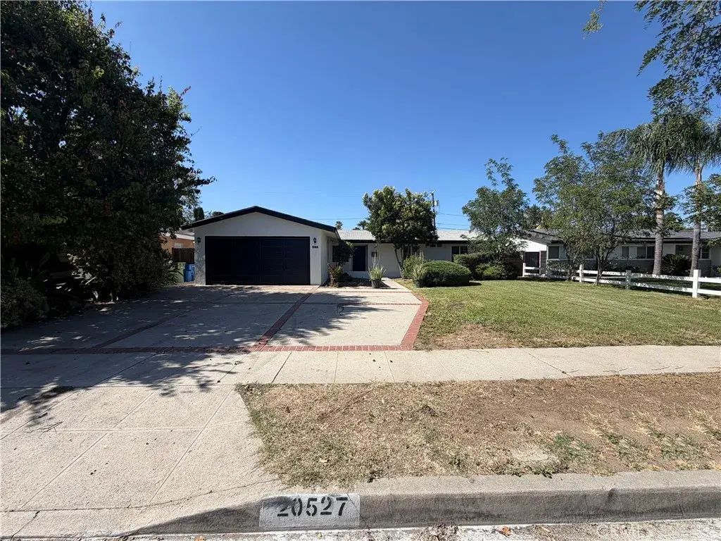 20527 Londelius Street, Winnetka