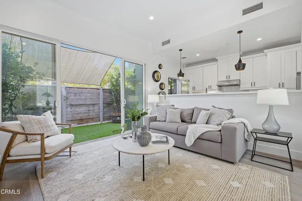 206 N Moore Avenue E, Monterey Park