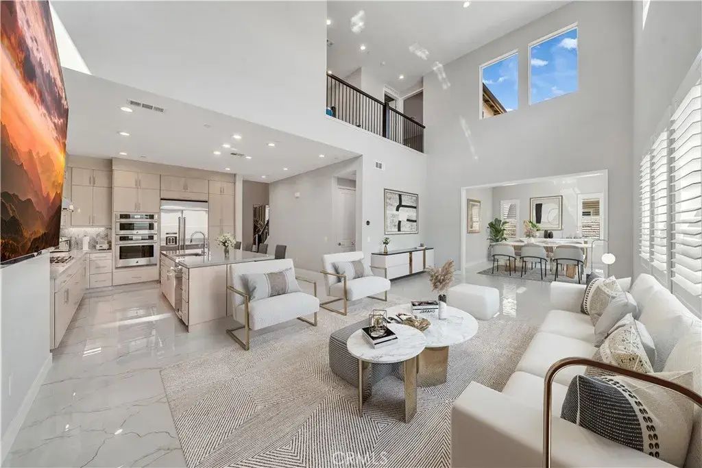 220 Amber Oak, Lake Forest
