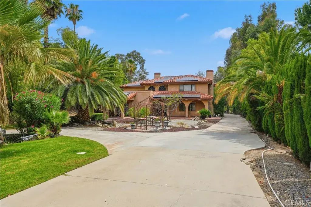 1609 Cherokee, Corona