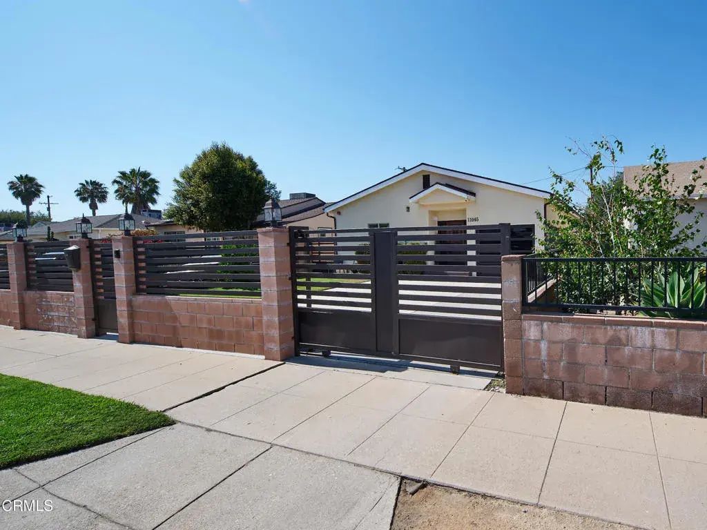 11045 Califa Street, North Hollywood