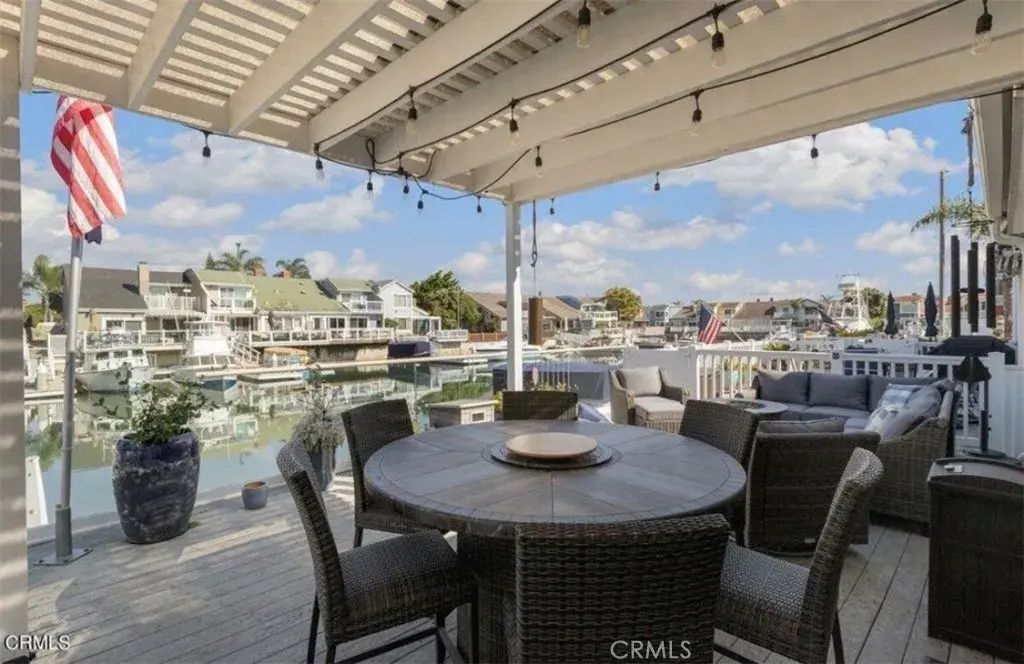 4541 Lyme Bay, Oxnard