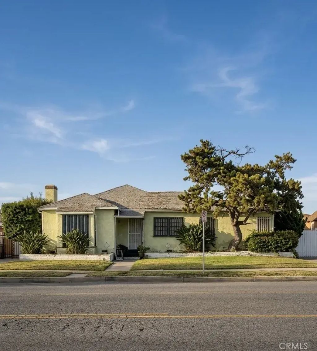 8826 S Van Ness, Los Angeles