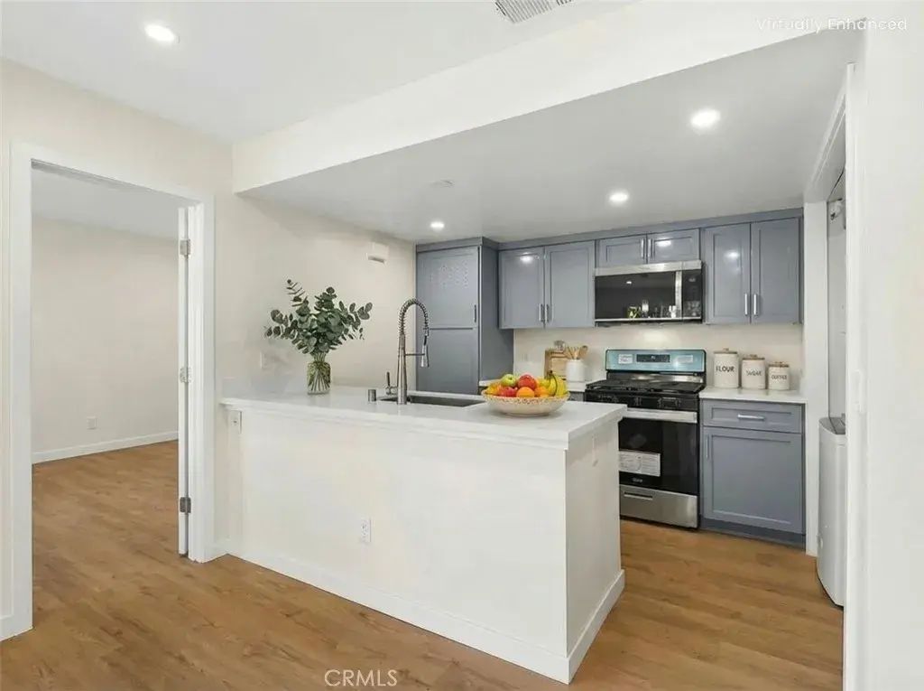 10237 De Soto A, Chatsworth