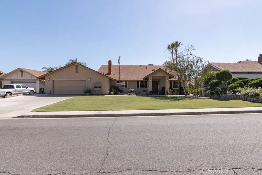 7616 Jayhawk, Jurupa Valley