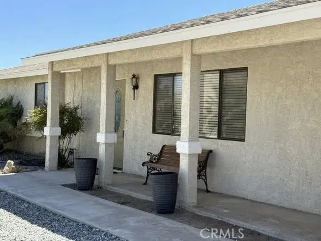 16042 Saint Timothy, Apple Valley