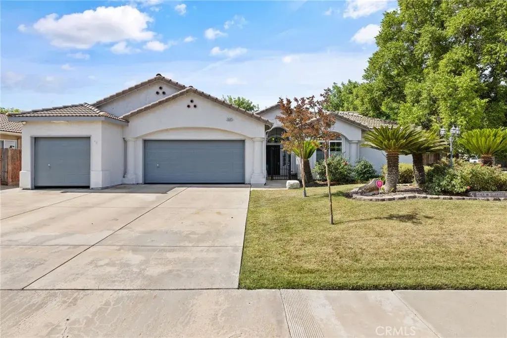 1547 W Claridge Court, Hanford