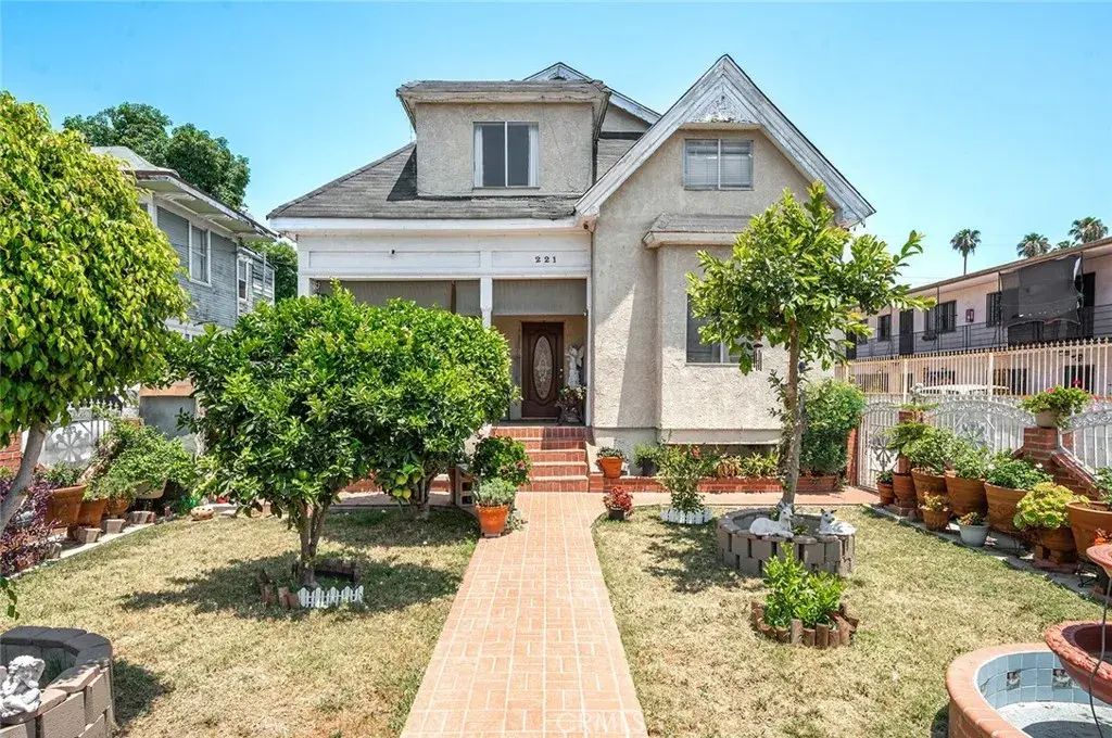 221 E 25th, Los Angeles