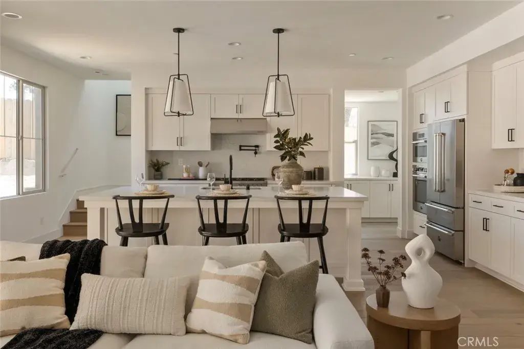 187 E Palm Street East, Altadena