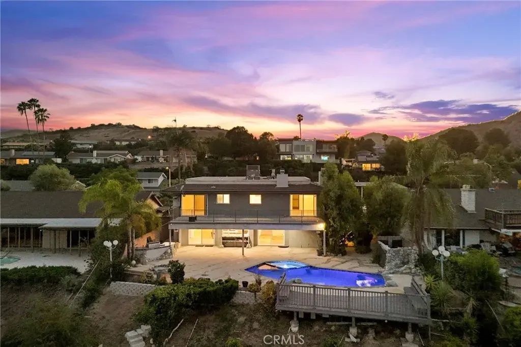 6758 Julie, West Hills
