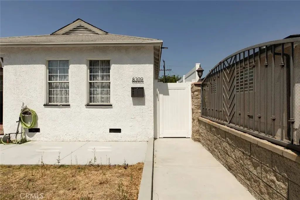 8209 Bellingham Ave, North Hollywood