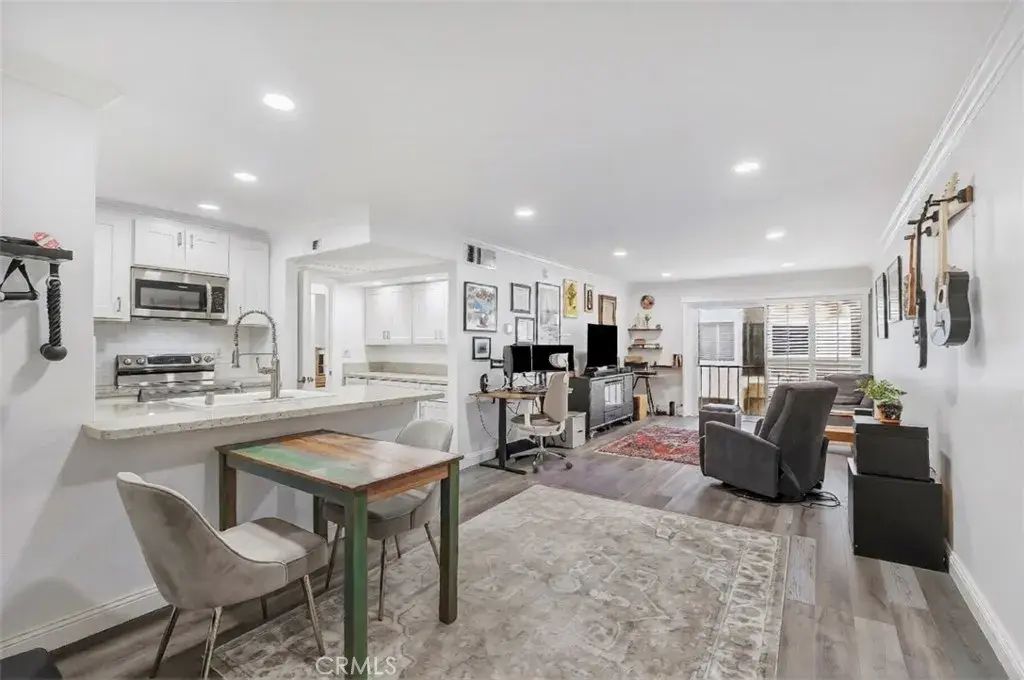 5257 Radford Avenue 208, Valley Village