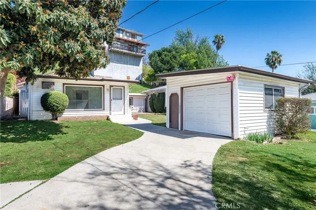 3757 York, Los Angeles
