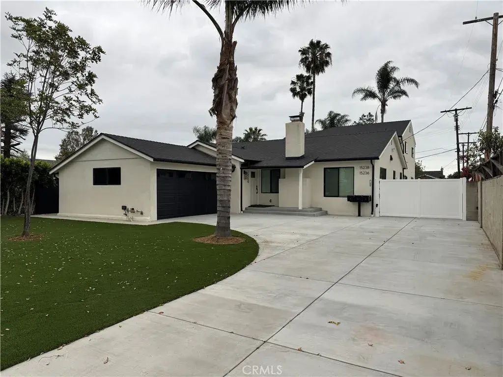 15236 Kingsbury Street, Mission Hills (san Fernando)