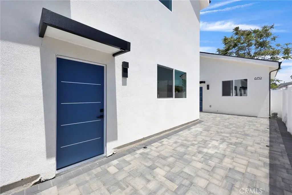 6734 Gentry Avenue, North Hollywood