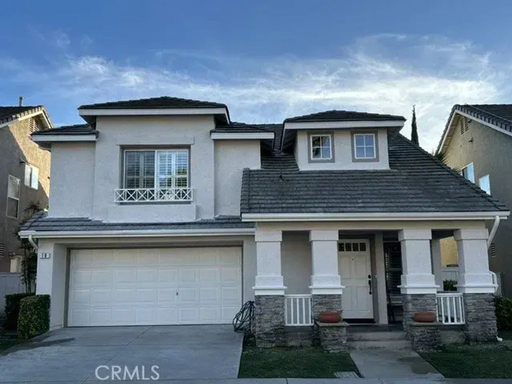 10 Carriage Drive, Lake Forest