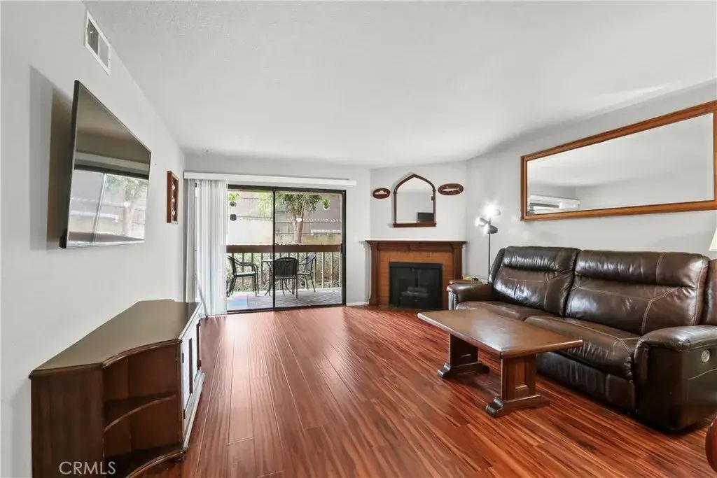 2101 E 21st 102, Signal Hill