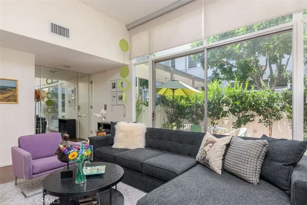 4362 W Kling, Burbank