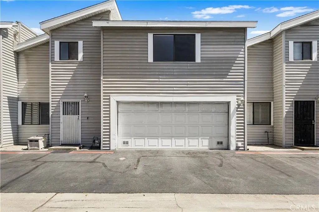 732 W Phillips 18, Ontario
