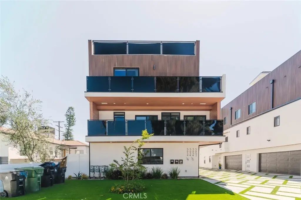 5654 Cartwright Avenue, North Hollywood