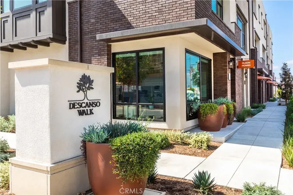 1032 Foothill Boulevard, Claremont