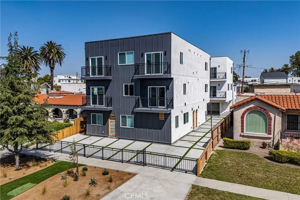 2010 S Dunsmuir, Los Angeles